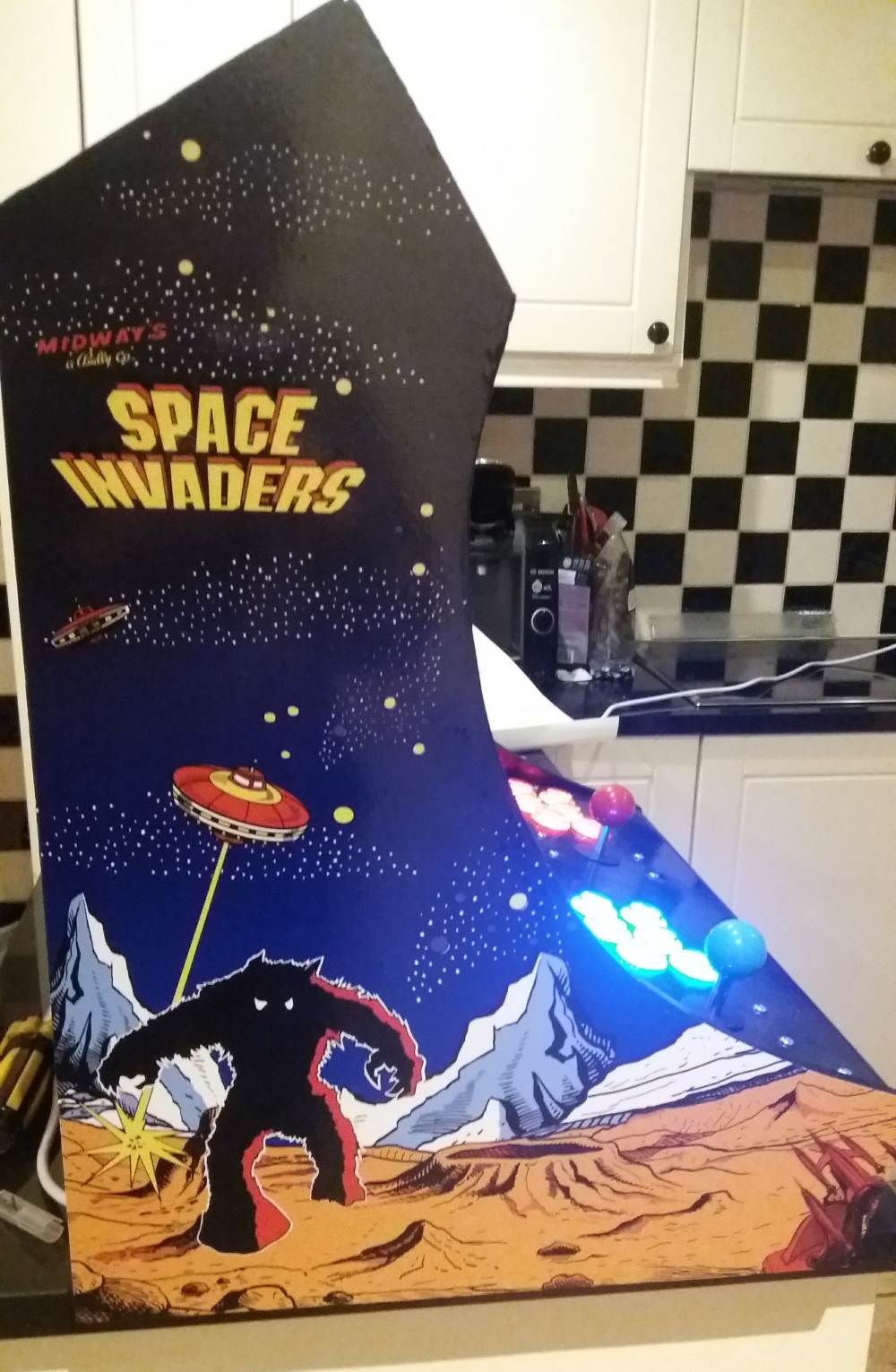 Vinyl print on arcade cabinet. Space Invaders from Rock Star Print